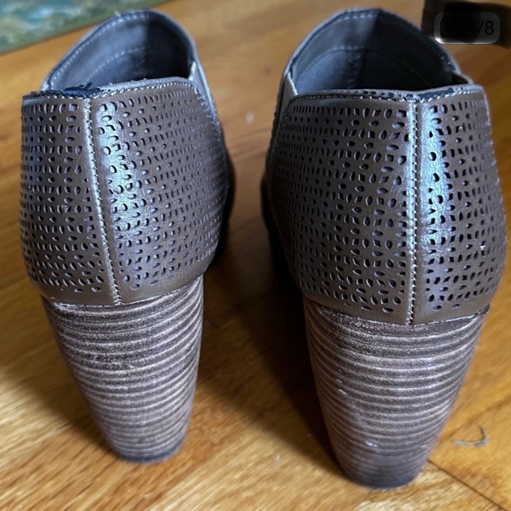 Dr. Scholl's gray/taupe wedge slip on booties 10 Wide - Picture 4 of 8